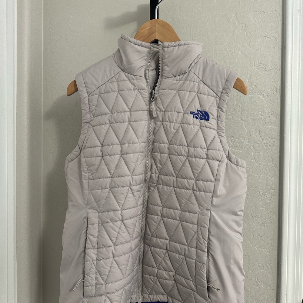 The North Face Women's Light Gray Quilted Vest